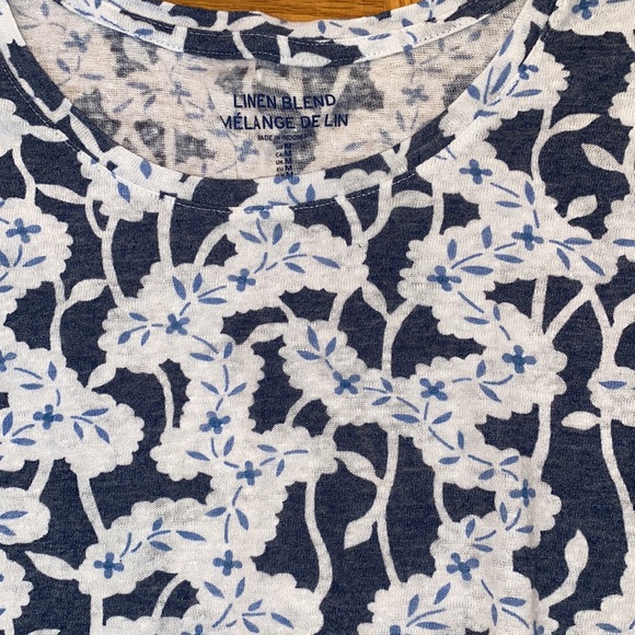 Blue floral Gap tshirt - Picture 2 of 2